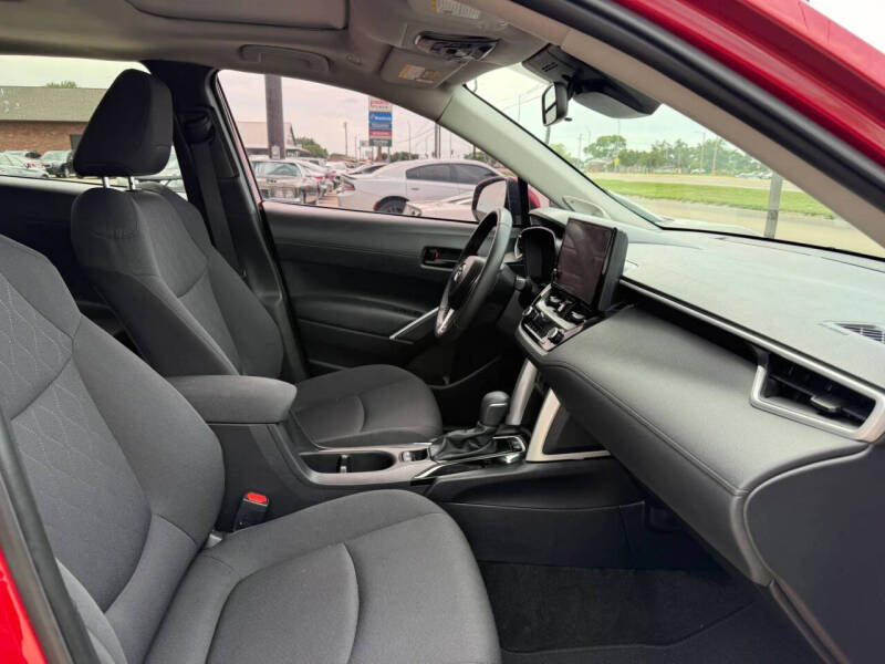 2024 Toyota Corolla Cross LE