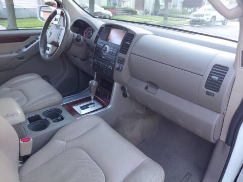 2012 Nissan Pathfinder LE