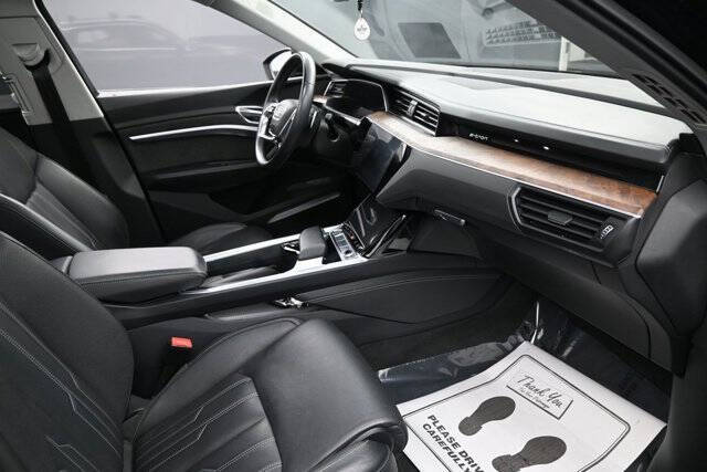 2019 Audi e-tron quattro Prestige