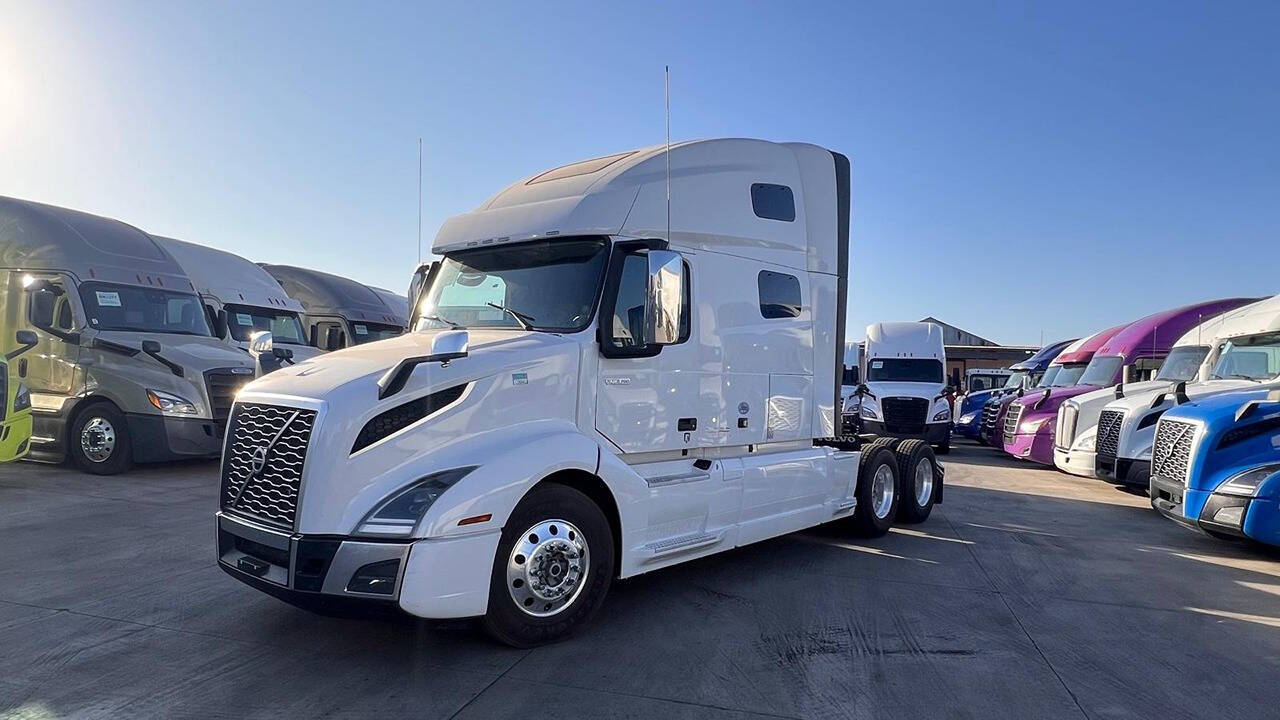 2023 VOLVO VNL 760 SLEEPER 500 HP for sale at KING TRUCK TRAILER SALES in Bakersfield, CA