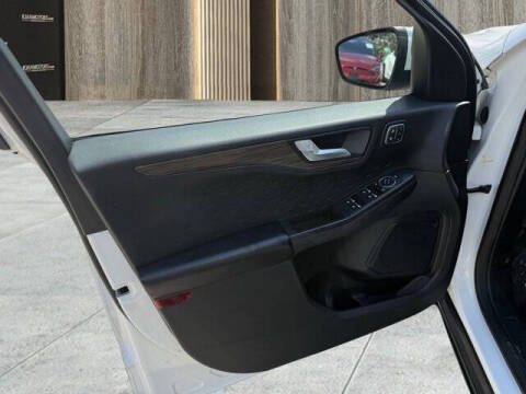 2020 Ford Escape Hybrid Titanium