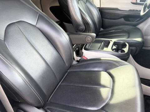 2020 Chrysler Voyager LXi