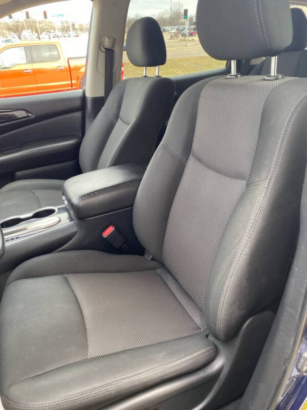 2020 Nissan Pathfinder SV