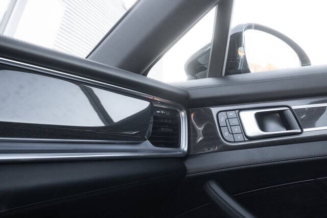 2023 Porsche Panamera 4