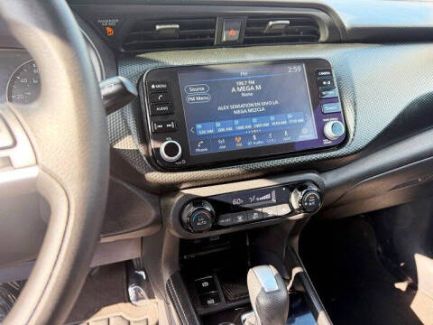 2022 Nissan Kicks SV