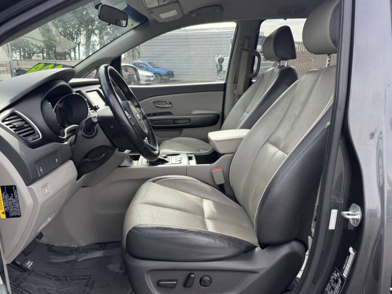 2017 Kia Sedona LX