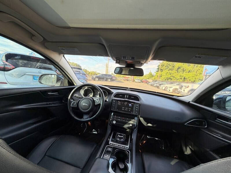 2017 Jaguar XE 25t