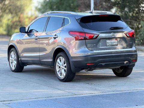 2017 Nissan Rogue Sport SV