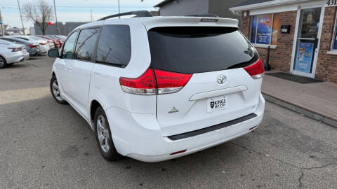 2012 Toyota Sienna LE 8-Passenger