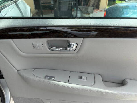 2011 Cadillac DTS Luxury Collection