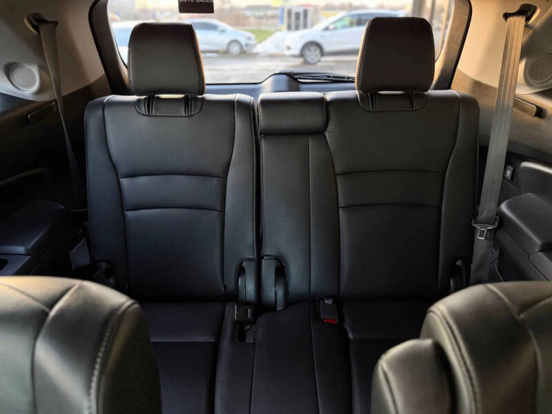 2021 Honda Pilot Touring w/Rear Captain's Chairs