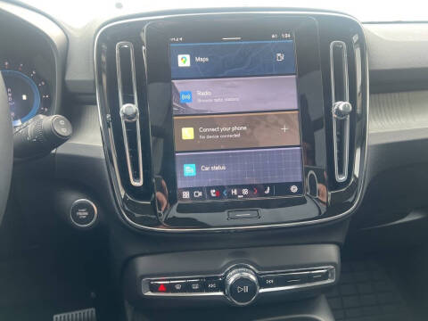 2025 Volvo XC40 B5 Ultra Dark Theme