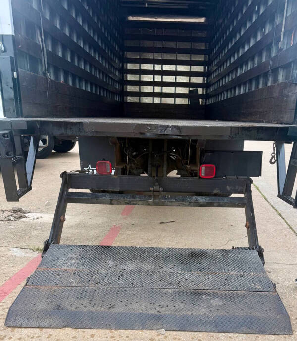 2020 Freightliner M2 106