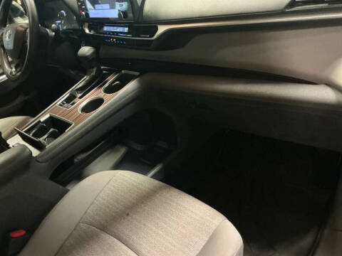 2023 Toyota Sienna LE 8-Passenger