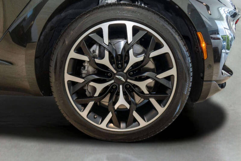 2024 Aston Martin DBX