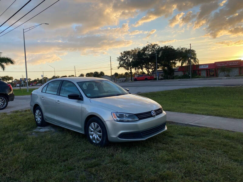 2011 Volkswagen Jetta for sale at ONYX AUTOMOTIVE, LLC in Largo FL