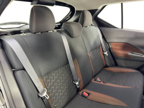 2022 Nissan Kicks SR