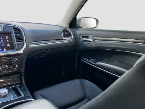 2022 Chrysler 300 Touring