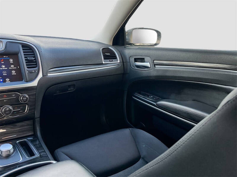 2022 Chrysler 300 Touring