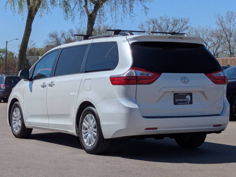 2017 Toyota Sienna XLE 8-Passenger