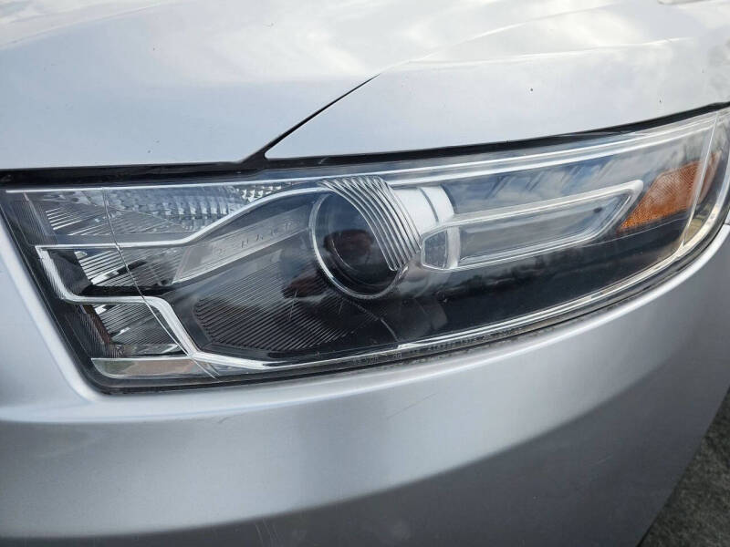 2017 Ford Taurus SEL