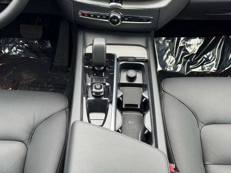 2025 Volvo XC60 B5 Plus Dark Theme