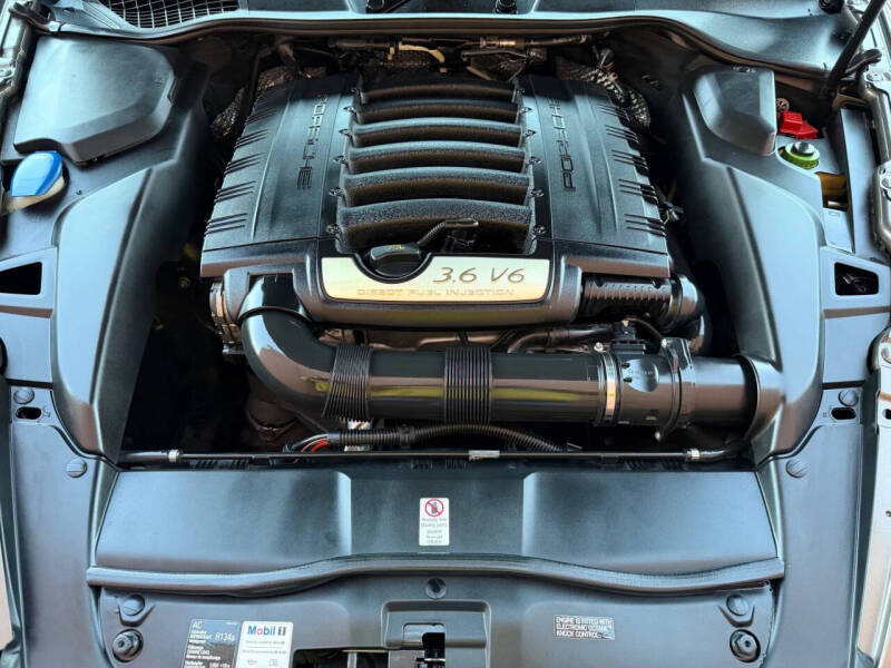 2014 Porsche Cayenne Platinum