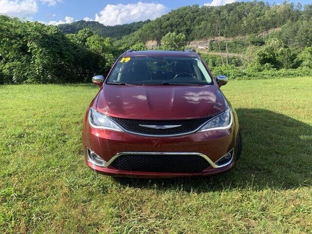 Used 2019 Chrysler Pacifica Limited with VIN 2C4RC1GG4KR574407 for sale in Hazard, KY