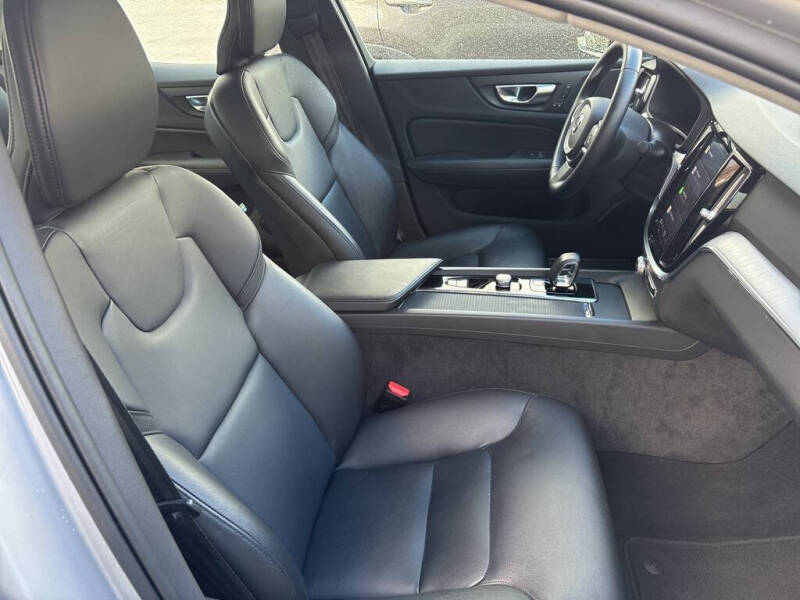 2025 Volvo S60 B5 Core