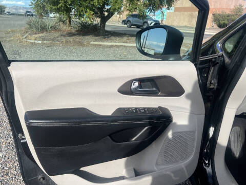 2022 Chrysler Voyager LX