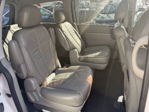 2012 Kia Sedona LX