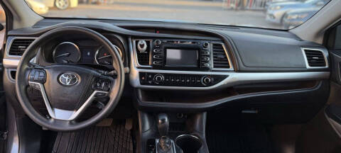 2016 Toyota Highlander LE