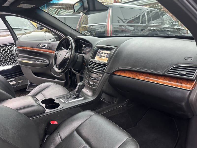 2019 Lincoln MKT Reserve