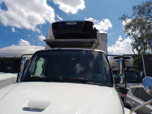 2017 Freightliner M2 106