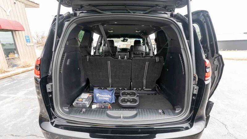 2025 Chrysler Pacifica Select