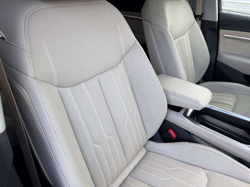 2019 Audi e-tron quattro Prestige