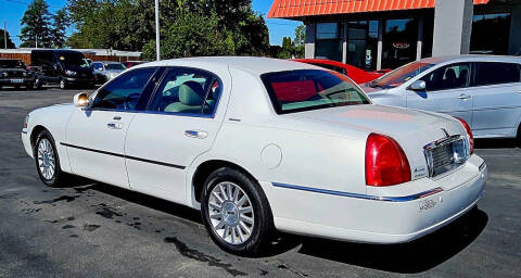 2003 Lincoln Town Car Signature