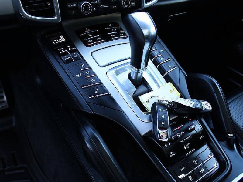 2016 Porsche Cayenne GTS