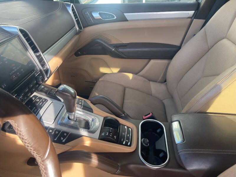 2018 Porsche Cayenne Platinum Edition