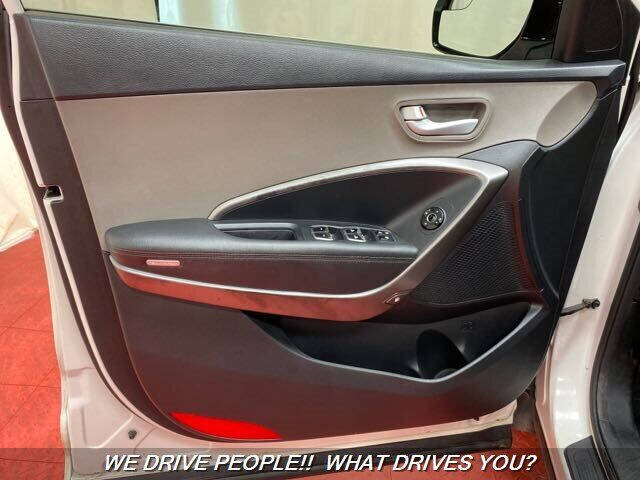 2017 Hyundai Santa Fe SE