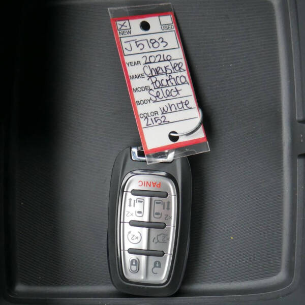2026 Chrysler Pacifica Select