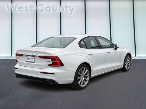 2021 Volvo S60 T6 Momentum