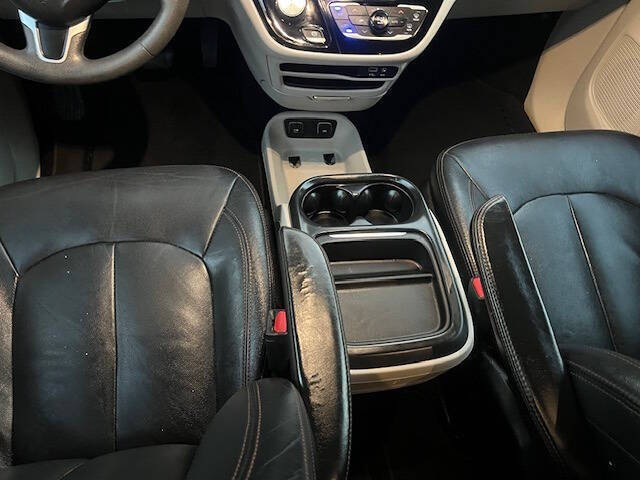 2017 Chrysler Pacifica Touring-L