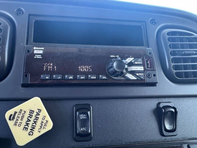 2018 Freightliner M2 106