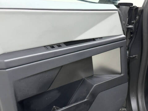 2025 Tesla Cybertruck Long Range