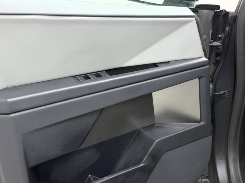 2025 Tesla Cybertruck Long Range