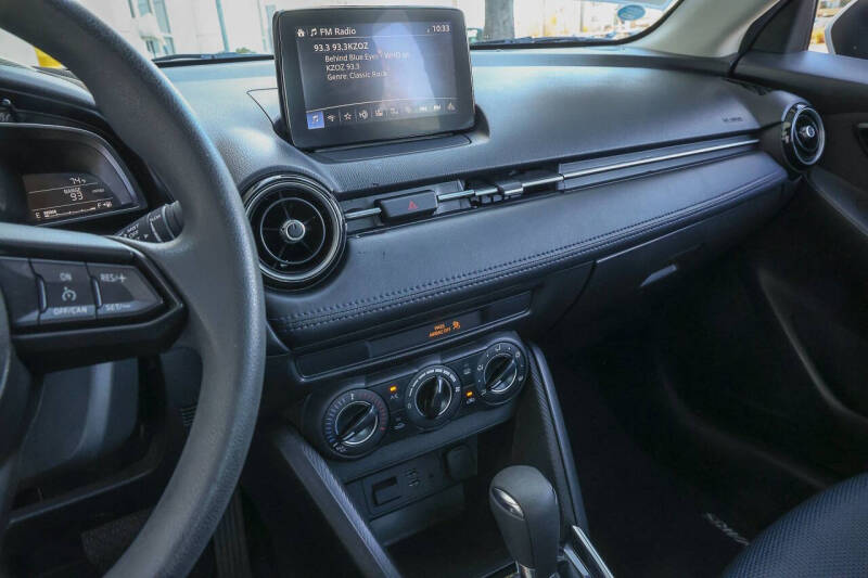 2019 Toyota Yaris LE