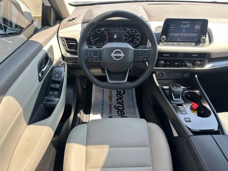 2025 Nissan Rogue SV