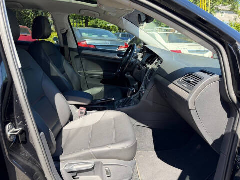 2017 Volkswagen Golf TSI S