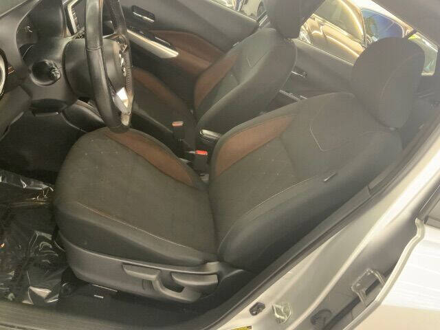 2020 Nissan Kicks SR